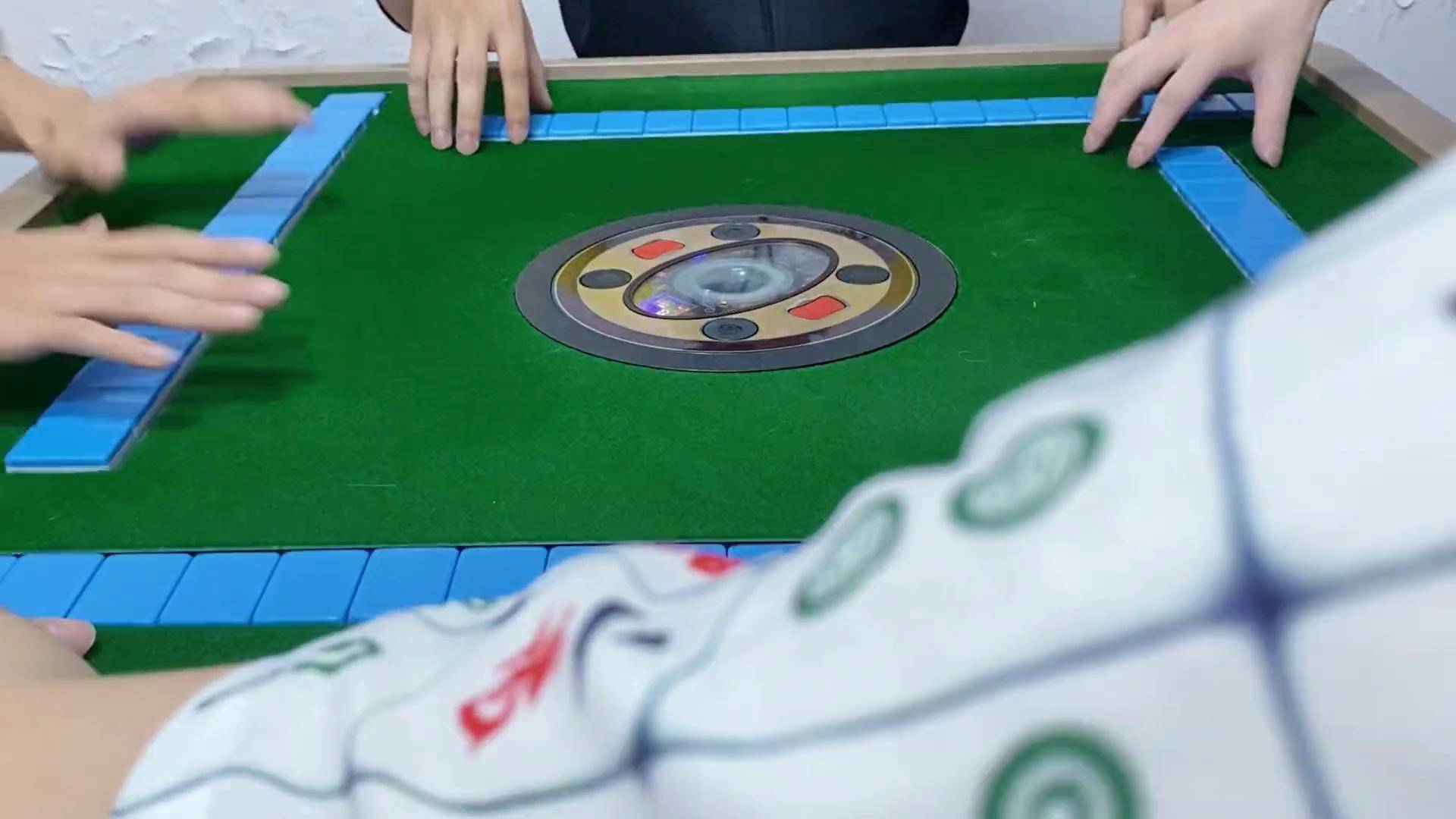 指定教程“雀神广东麻将小程序免费开挂器下载安装”附开挂脚本详细教程-第1张图片