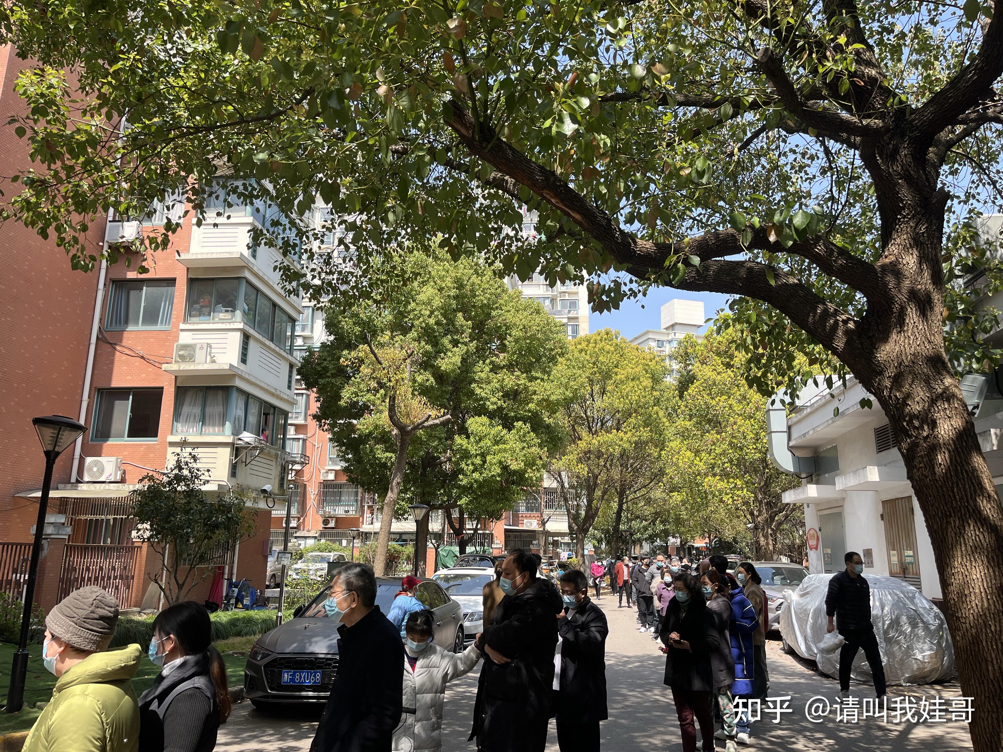 上海一感染者3名同住人确诊.上海三人感染新冠-第2张图片